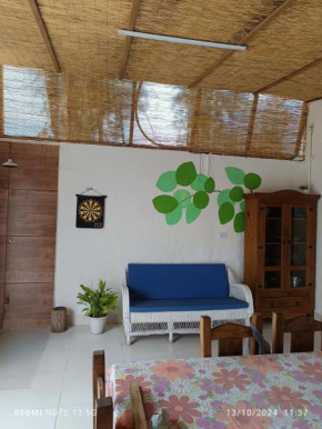 Casinha de Barê, A Praia fica logo a Frente 50m
